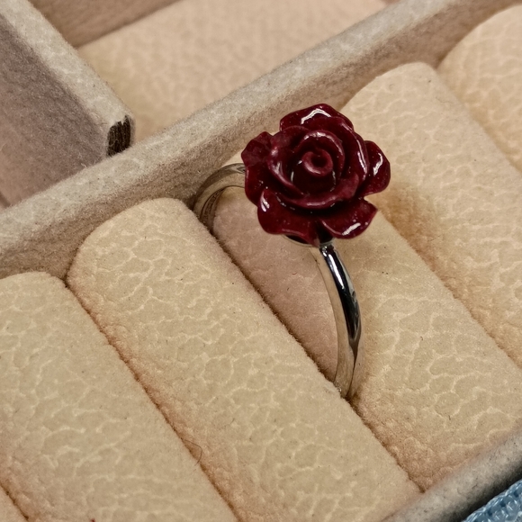 Red Rose Ring - Picture 2 of 4